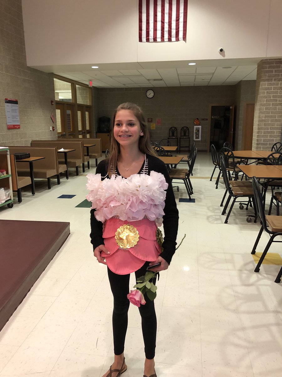 BrianFaulkner44's tweet photo. A student’s #geniushour project turn into a @ProjectRunway type celebration with new designers flourishing. This is why I love my job. Our Ss are amazing & it’s hard to believe they are middle schoolers. This is personalized learning at its finest #20QPL #kanelandpride https://t.co/VScUh0V8Ua