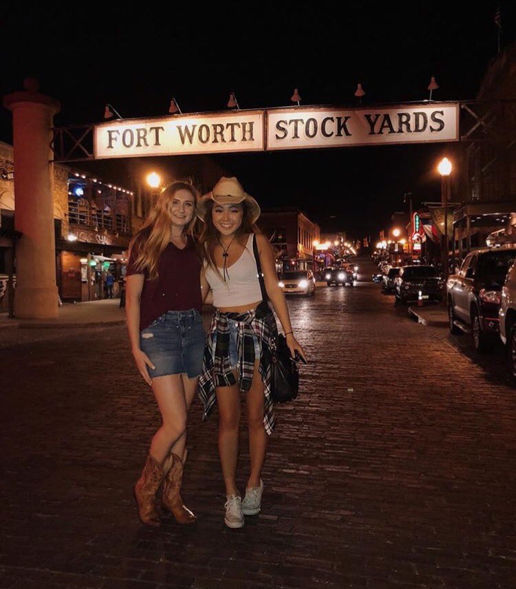 ashlee73100's tweet photo. happy happy birthday kels!! beyond blessed to have you in my life and hope 18 is amazing!! 💗 https://t.co/i3nZlDdyIC