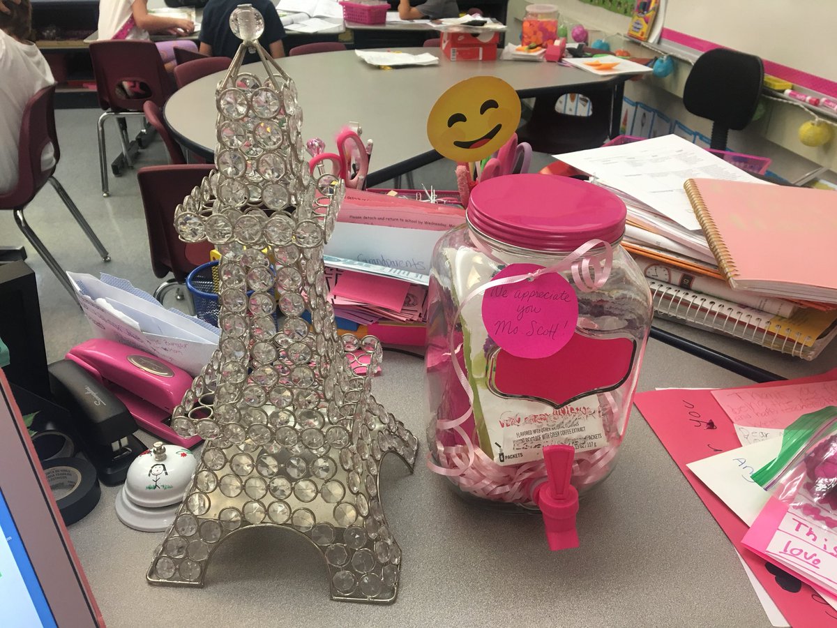 MrsScottMonkeys's tweet photo. So spoiled for teacher appreciation week! I am beyond lucky to teach such amazing children! 💕💕💕💕💕💕💕💕💕💕💕💕💕 #RCSDCHAMPIONS #TeacherApppreciationDay @rcsdblueoaks @rcsdk8 https://t.co/r7xI1muvuS