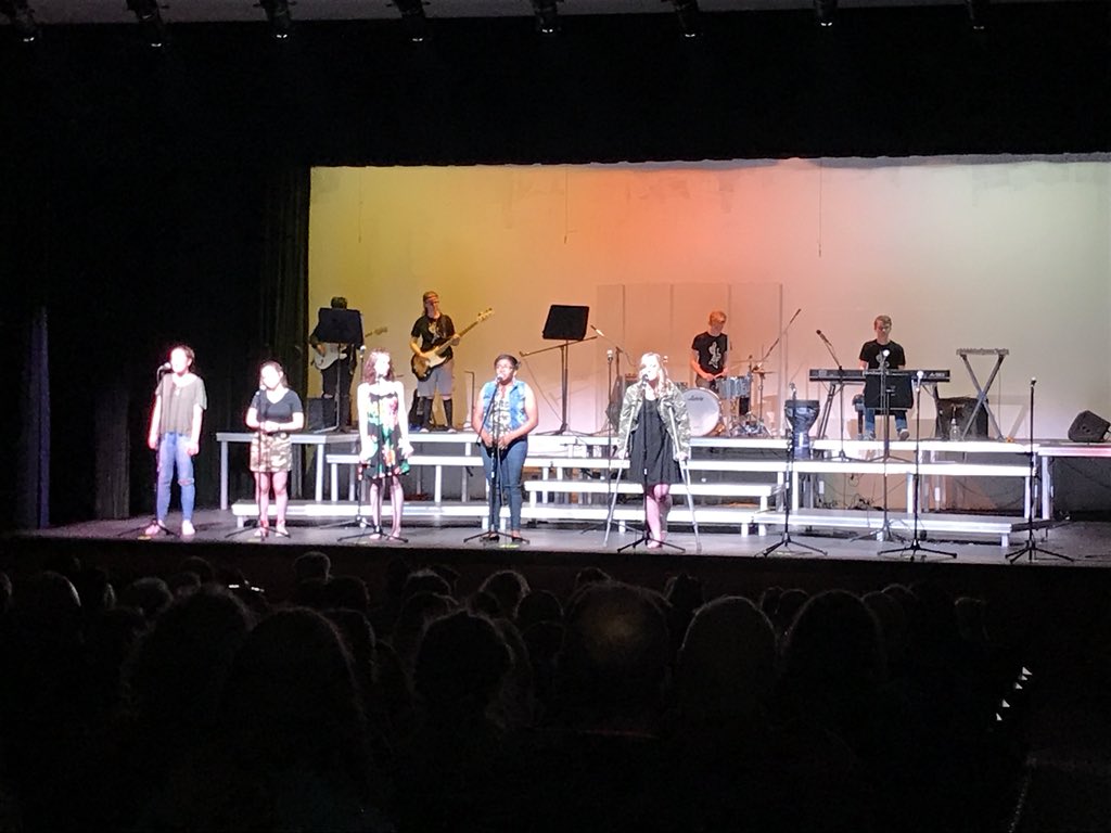 ROHS_Reimold's tweet photo. So much talent at #ROX2018. 😄 Can’t wait for ROX 2019! 🎼🎹🎸🎤 #ravenpride #roravenpride #rohschoirs #studentled #music https://t.co/qFp3m3kjuD