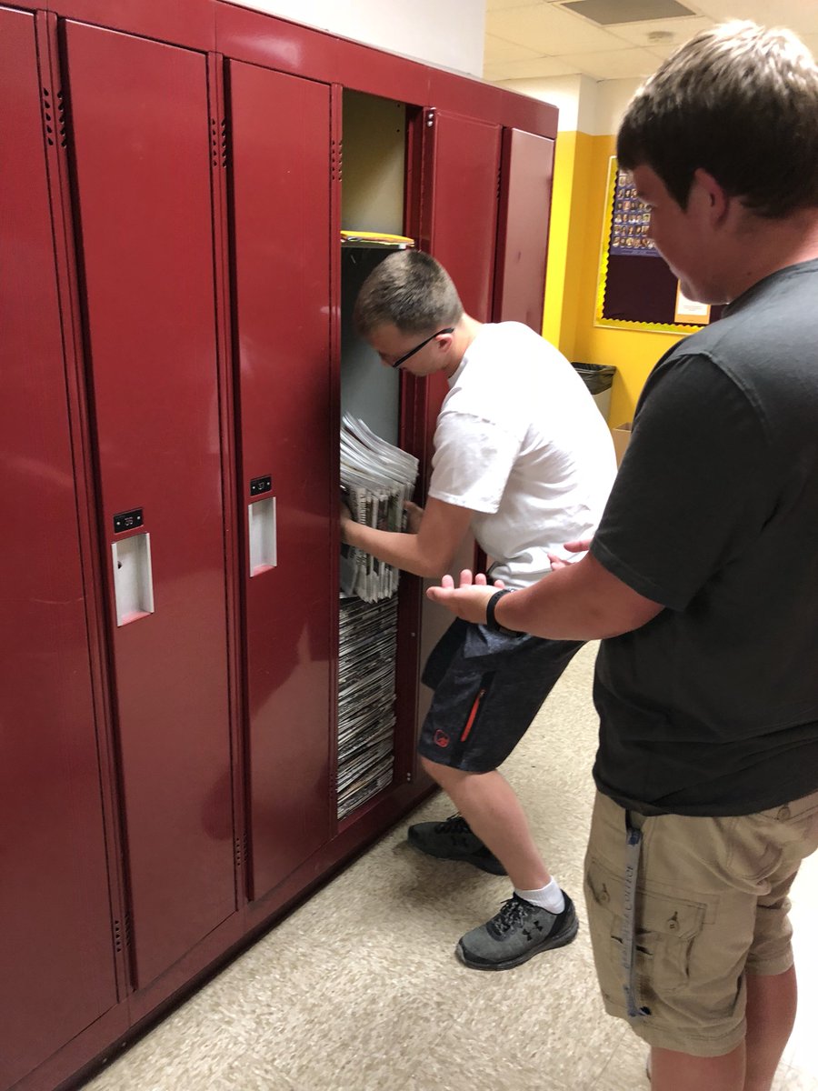 spsjetpride's tweet photo. Seniors Last Day! They got to enjoy breakfast cooked by the staff and then imparted loads of wisdom on next years 7th graders. They also took care of #Locker38. #JetPride https://t.co/0WyJN1ApaL