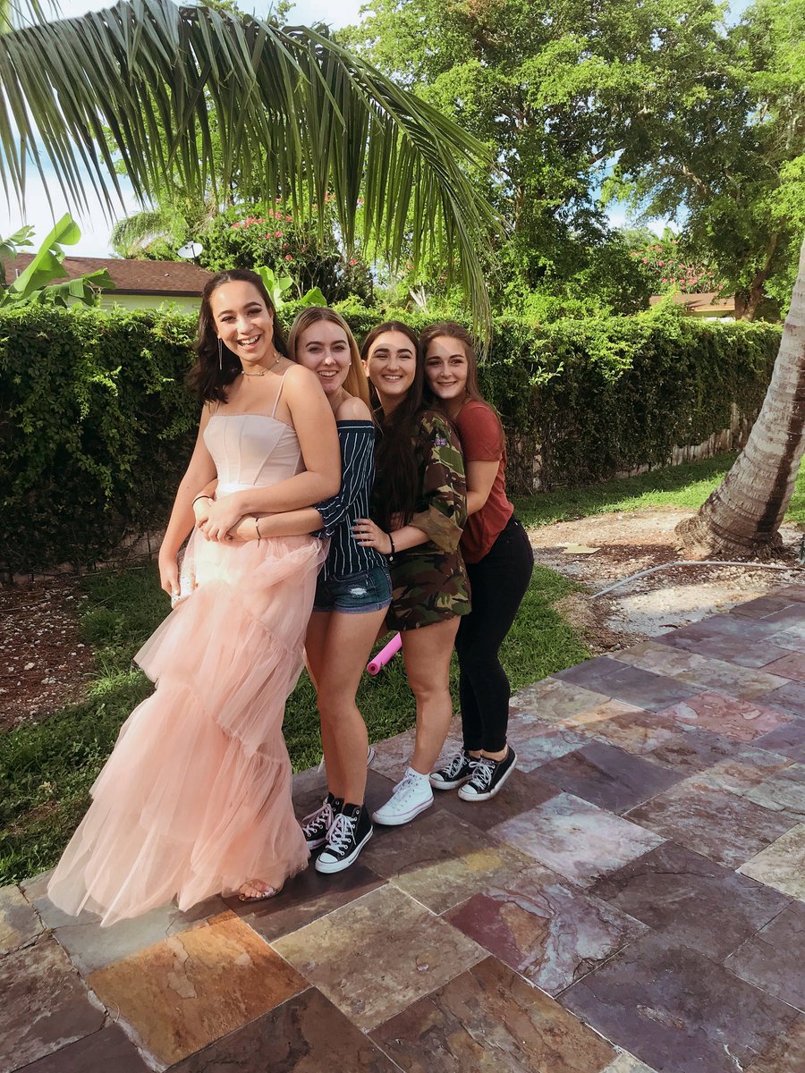 Wut_wut_emily's tweet photo. With my woes https://t.co/s0S9CXTn53