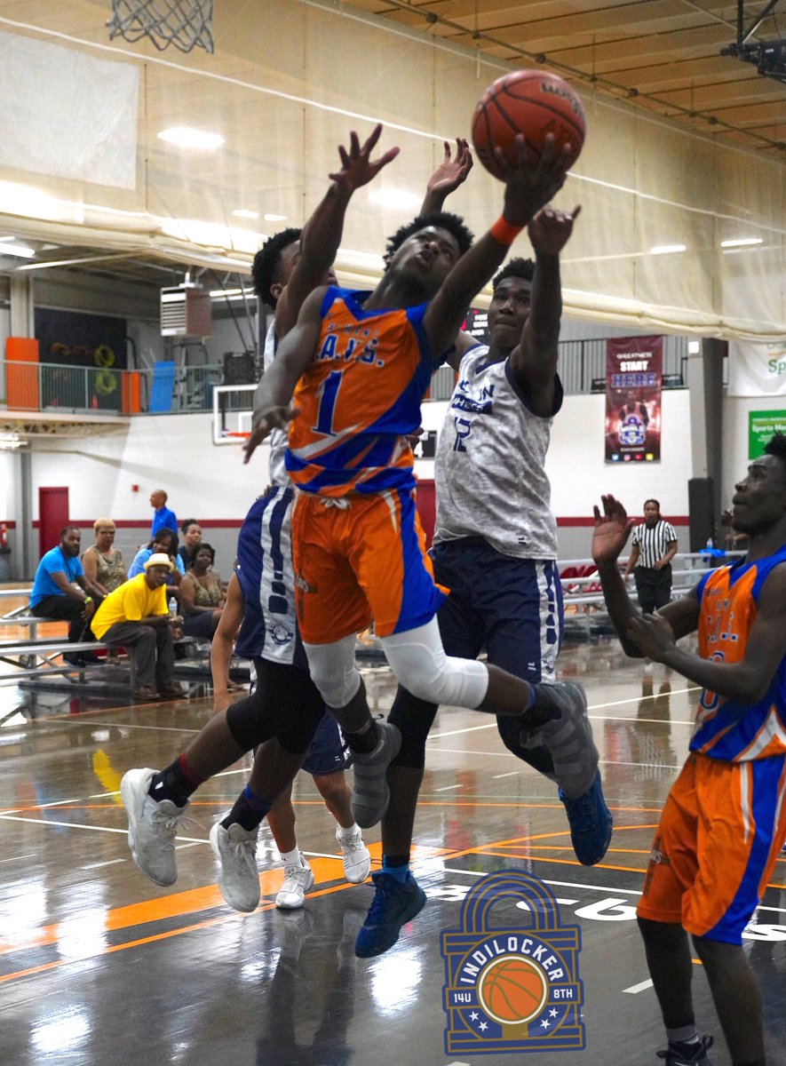 IndiHoops's tweet photo. Great start at #IndiWorld3 South Regional Final tonight.  Matchups looking good for tomorrow. Saw a couple clubs from FL GA NC TN AL tonight... https://t.co/HTKC9GKOWG