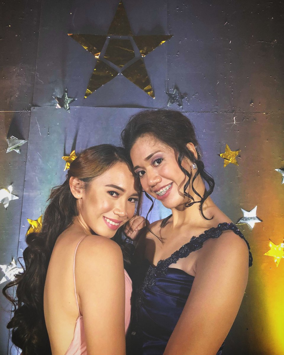 rrosepunzalan's tweet photo. My Constants 💯#Student-Athlete #thesismates #JMA2k18 https://t.co/Xvin8yph4e