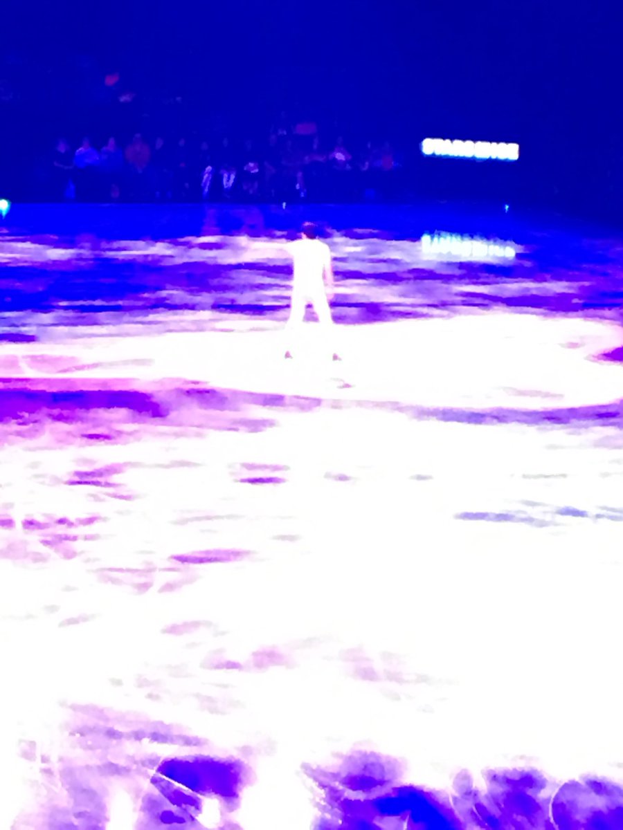 dmoc06's tweet photo. @govincentzhou Vincent is up first! Music: “Take on Me” by A-Ha. #StarsonIce #StarsonIce2018 https://t.co/3OuhxwVMdk