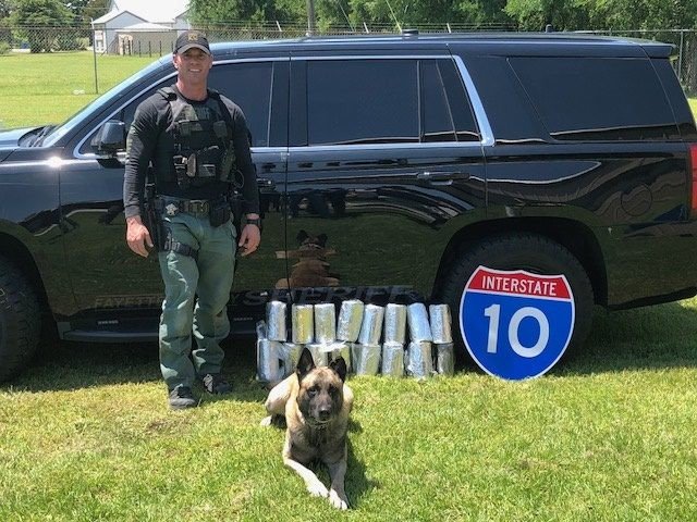 TX:  Deputy Seizes Nearly $3M Worth of Meth During Routine Traffic Stop - 'Authorities said the driver is a Mexican national and could face deportation if convicted.' oann.com/texas-deputy-s…

#CriminalAliens #DrugBust
#GoodCatch Sgt. Thumann & Lobos! #K9Officer #K9  🐕