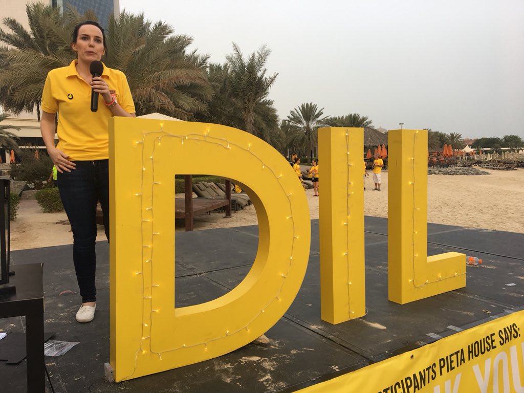 IrelandEmbUAE's tweet image. Inspiring “Darkness into Light” walk in Abu Dhabi at dawn today to promote mental health awareness. DiL Chairperson Maria Kelly &amp;amp; a great committee of 22 volunteers marshaled 1,000 walkers. Sara Kate Mangan, Abu Dhabi Rose 2018 &amp;amp; Grace Maguire, young Irish dancing star were there