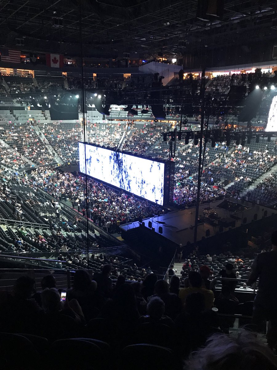 auricursine's tweet photo. @u2gigs @u2 It’s 8pm. Do you know where your band is???
#ietour2018 https://t.co/aTPc1hvvCS