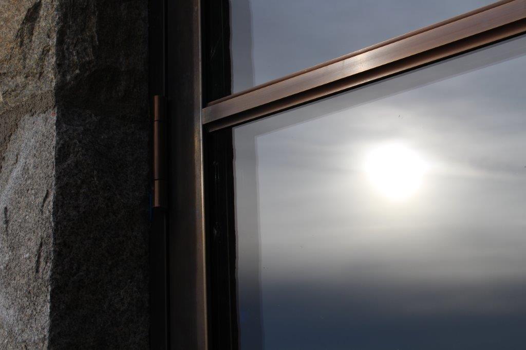 steel_windows's tweet photo. Our hand applied, oil rubbed bronze patina finish. One of our many unique finish options. #bronze
#bronzewindow #bronzedoor #bronzedoors #bronzewindows #bronzewindowsanddoors #aia #architecture https://t.co/aJcSPSt3yW
