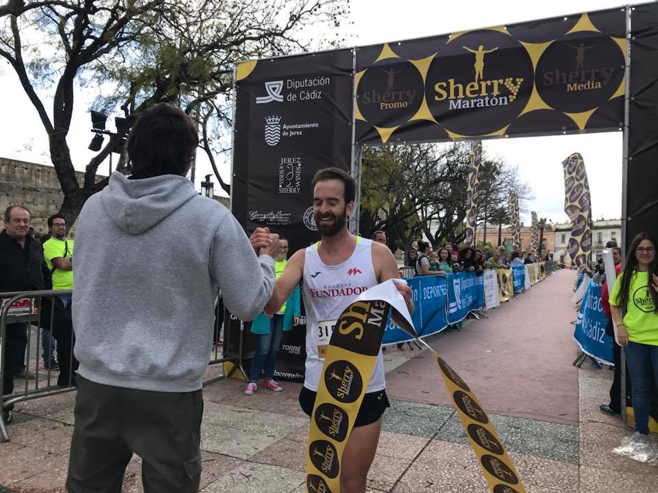 BodegasFundador's tweet photo. ¡¡Muchísimas felicidades a todos nuestros clasificados de la @sherrymaraton!! 
Otro año más disfrutando del deporte de una manera diferente🏃‍♂️🏃‍♂️🍷
#SherryMaraton #sherryrunners #sherrylovers #vinosdejerez #BodegasFundador https://t.co/72A2xmMbx2
