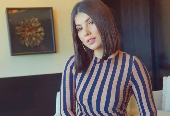 بالصورة- حنان الخضر تخطف الانظار بجمالها في احدث ظهور لها
  bisara7a.com/%d8%a8%d8%a7%d…
@HananeElKhader