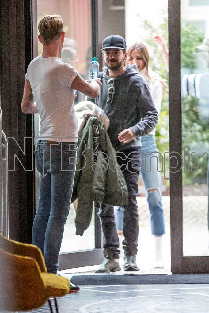 DcA1-xbWsAA-blX.jpg (682Ã1023)