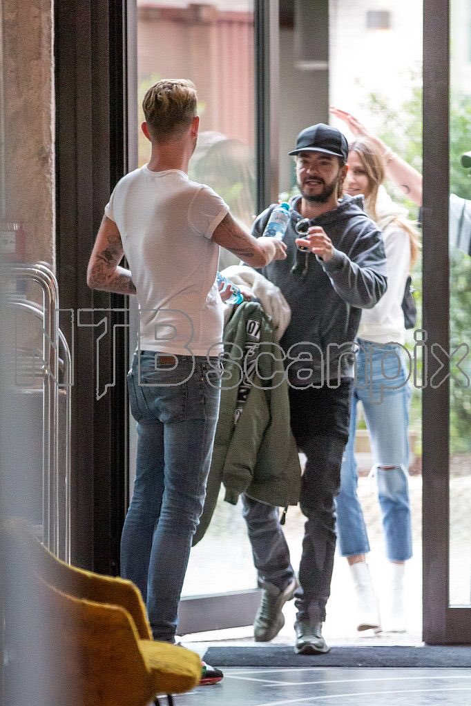 DcA1-xdWkAASc_7.jpg (682Ã1023)