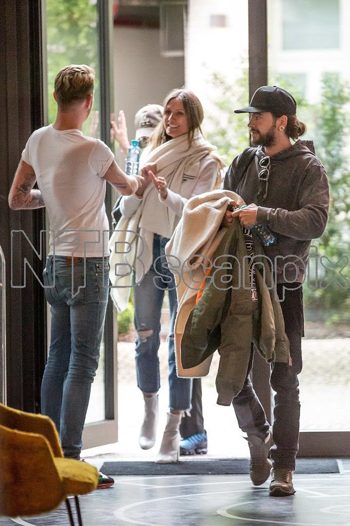 DcA12vqX4AAV1Oe.jpg (682Ã1023)