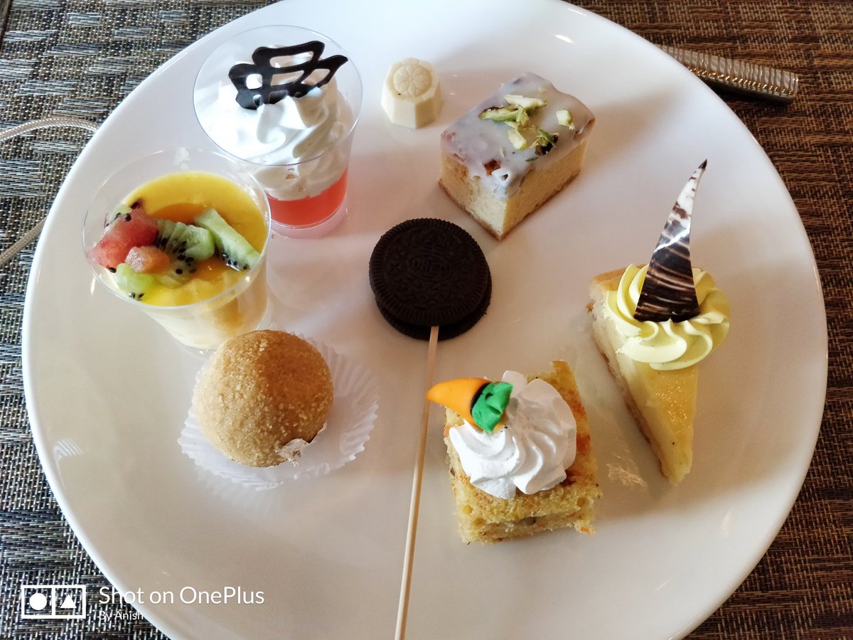 anishdeshmukh's tweet photo. That's how my dessert plate looked @radissonmumbai on a Easter Sunday brunch 😍😍😍.
Are you a dessert fan????
#MondayMotivation #MondayMorning #MondayMood #MondayBlues #dessert @FoodBloggerAI @foodietweeter #Foodie #foodwritework #cheflife #Chefs @imbevda @debbiedares https://t.co/02k7Ljs0bc