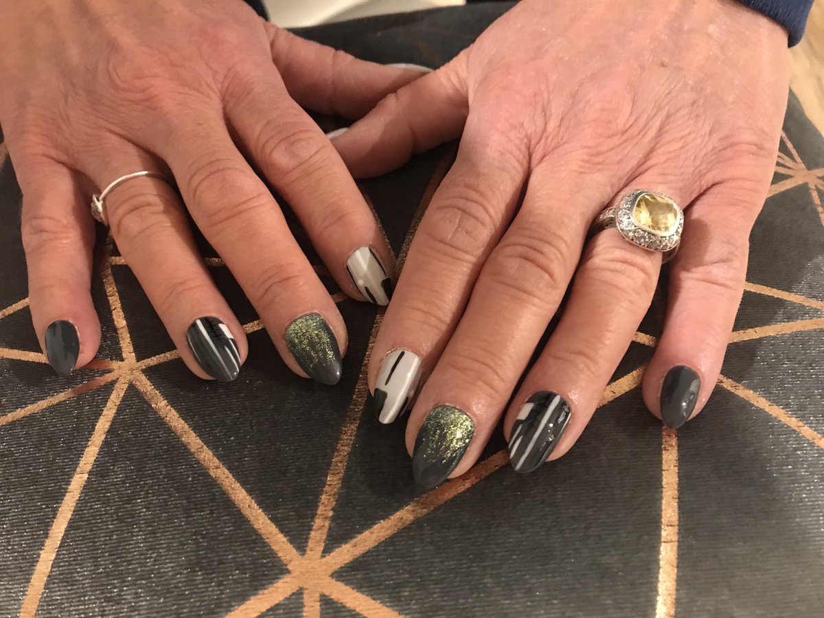 BeautyStIves's tweet photo. Love this beauties from the weekend! 💕nothing beats a good nail design! https://t.co/2onfeZ0nRV