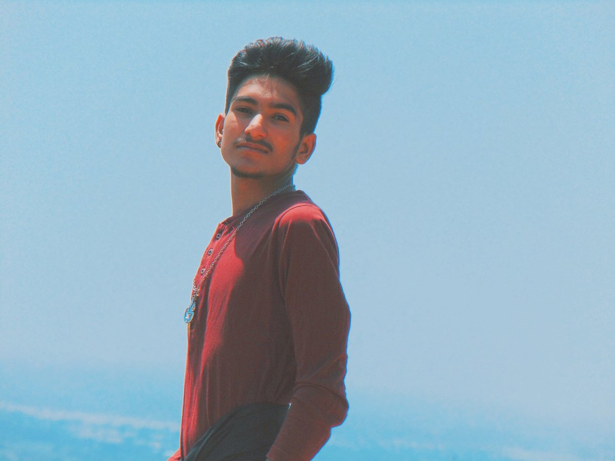 iamDesi_boy's tweet photo. B A D S H A H
Mera veriyaan layi hadsa 
Avaa ni menu looki kehnda badshah

#desiboy_lyrics #shayari #PoetryDayIRL https://t.co/DgnKsS1IrZ