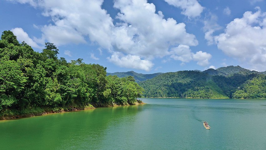 BelumRainforest's tweet photo. Dear anglers, Lake Temenggor is Malaysia’s second largest lake and home to more than 23 species of freshwater fish and at least five species of turtles. We prepared this 3D2N package to help you fully enjoy #fishing here. https://t.co/KNtfHwxC3f #royalbelum #pulaubanding https://t.co/f1U1qF7Opa