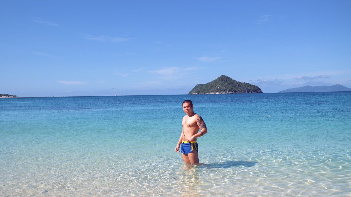 JCzarDee's tweet image. Fine sand and crystal clear water. Only in Isla Gigantes. #iloilo #IslaGigantes