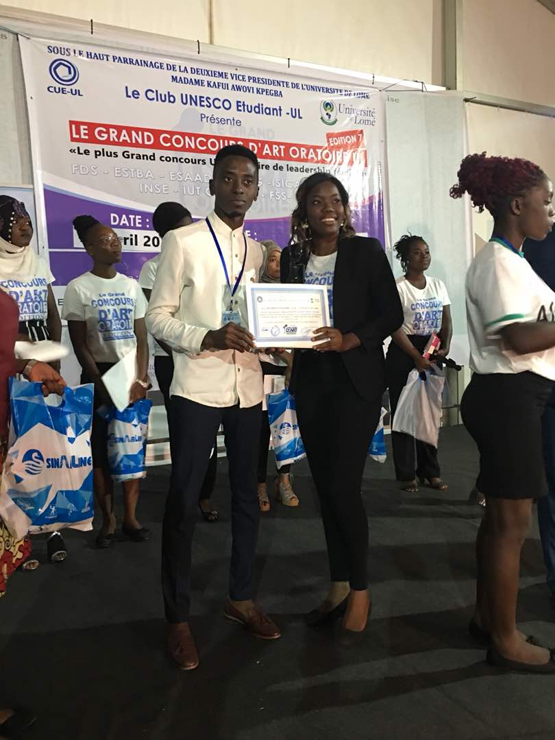 PinkEvents2's tweet photo. Voici La lauréate du grand concours d'art oratoire de l'Université de Lomé organisé par le Club UNESCO. Nous sommes ravi d'avoir été partenaire et nous disons merci aux organisateurs pour la confiance. Félicitations à Mlle SOGOYOU Florence, l'ambassadrice l' ISICA. #PinkEvents https://t.co/VA9GBBLuZ9