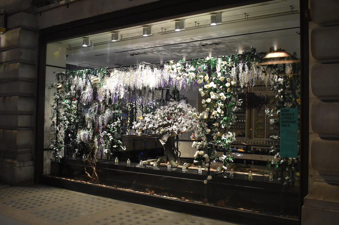 retailfocus's tweet photo. Jo Malone, Regent Street London, #ribawindows
#retail #retaildesign #riba #windowdisplay #floral #display #creative #design https://t.co/oLxlEbrgwu