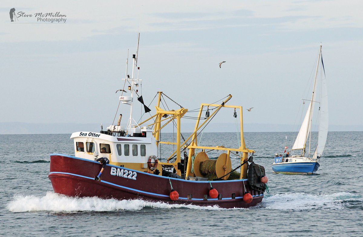TrawlerImages's tweet image. 'Work and play' BM222 Sea Otter