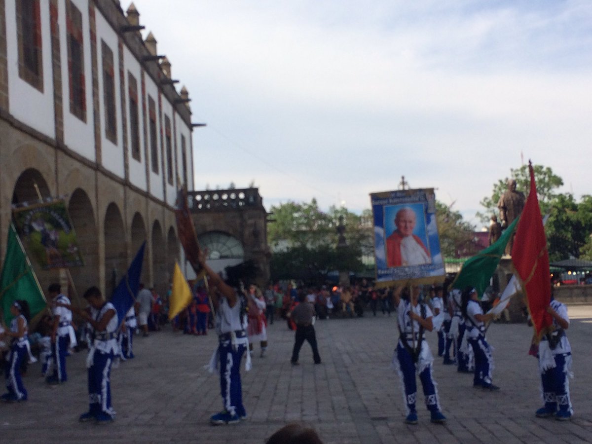 MARTHAAA_GDL's tweet photo. Día de visitar a la reina 👸🏽👌🏻💜
#NuestraSeñoraDeZapopan
🙏🏻🕯🕊😍
#Danzantes 👏🏻👏🏻👏🏻
#JaliscoEsMéxico 🇲🇽
#AmoGDL 💝 https://t.co/Y0XDdiapVT