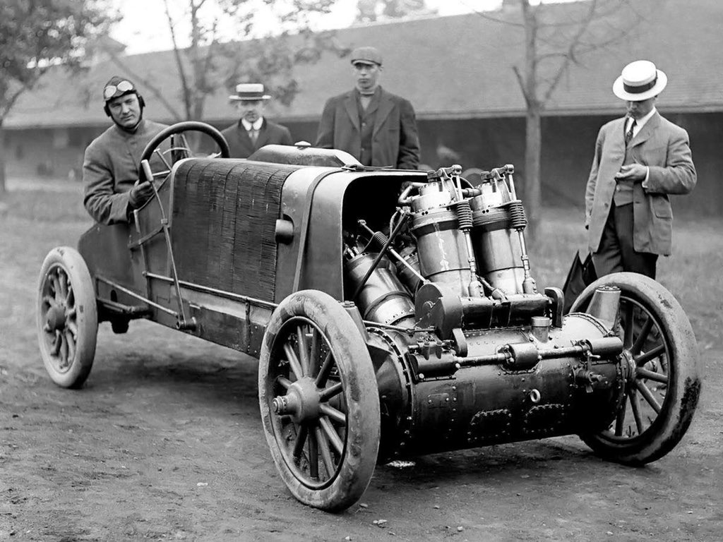 Silodrome's tweet image. Who says front wheel drive is just for small economy cars? This is Barney Oldfield in the 20 liter 1907 Christie V4 racer.

#car #racecar #frontwheeldrive #v4 #engine #watercooled #racing