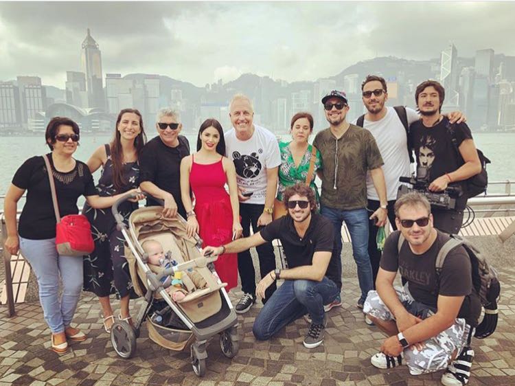 unicasdelaliec's tweet photo. El team de Hong Kong con @laliespos y @marley_ok #PREMIOSMTVMIAW #MTVLAINSTAARLALI #MTVLAFLAMALALI https://t.co/Tz3O7Mm0ZY