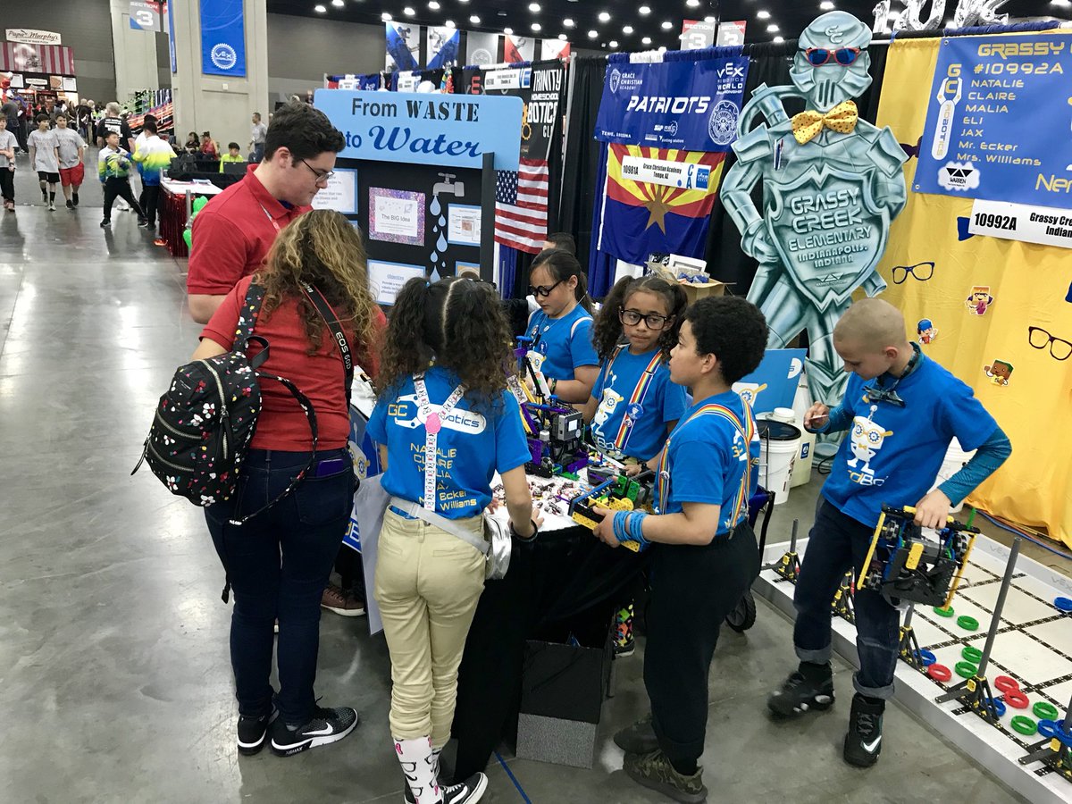EckerDustin's tweet photo. More of @GrassyCreekElem Nerd Patrol fun at @VEXRobotics Worlds today! #WarrenMatters #VEXRobotics #vex #VEXWorlds2018 #VEXIQ #NerdBot #NerdPatrol #OMGrobots https://t.co/QWOWskSaFg