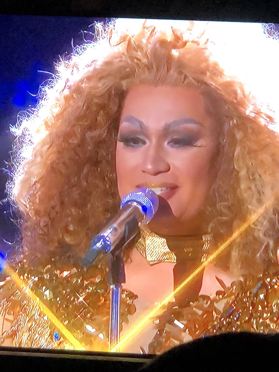 kathleenelee's tweet image. FULL DRAG LION KING GLITTERING GLORY!!! #americanidol #adavox