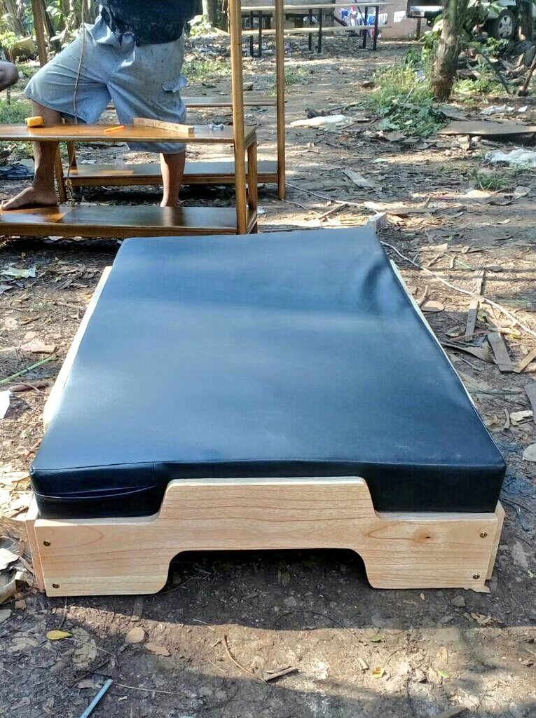 sakautara's tweet photo. #StackableBed for kids.. Tempat tidur modular anak untuk TK Budi Mulia Dua #jogja. Dipakai tidur anak untuk waktu istirahat siang. Frame dr kayu solid Mindi (sudah termasuk busa matras) dan bisa ditumpuk untuk menghemat ruang. https://t.co/XlFB0V1xYg