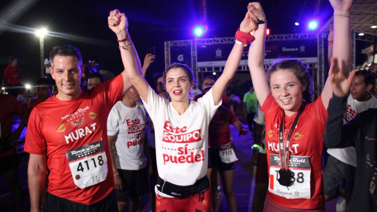 alejandromurat's tweet photo. Después de correr 21 kilómetros por la capital oaxaqueña, llegué a la meta del Medio Maratón @RnRMexico. ¡Agradezco los ánimos de los espectadores! https://t.co/u3IJpx1pTq