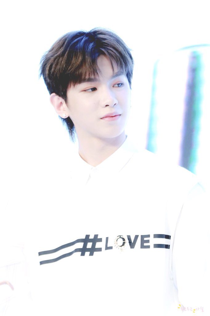 PALPITATEinAPR's tweet photo. 🍃

#저스틴 #Justin #黄明昊 https://t.co/my7ePIM5I6