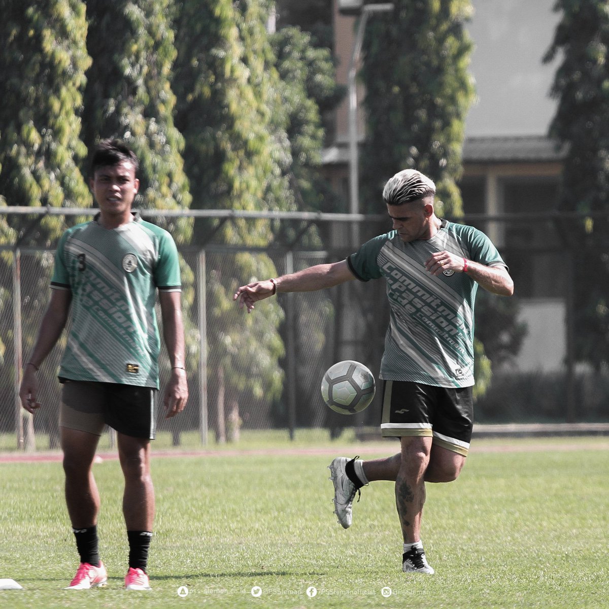 PSSleman's tweet photo. Suasana latihan pagi PSS di stadion UNY. H-2 #PSSday. #PSSleman #COSE https://t.co/zQPacmERAS