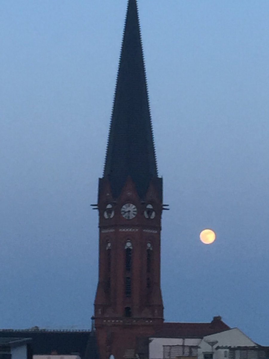 spowo2000's tweet photo. ... noch keine Schlafenszeit 😊 https://t.co/nuIPZ6DvPY