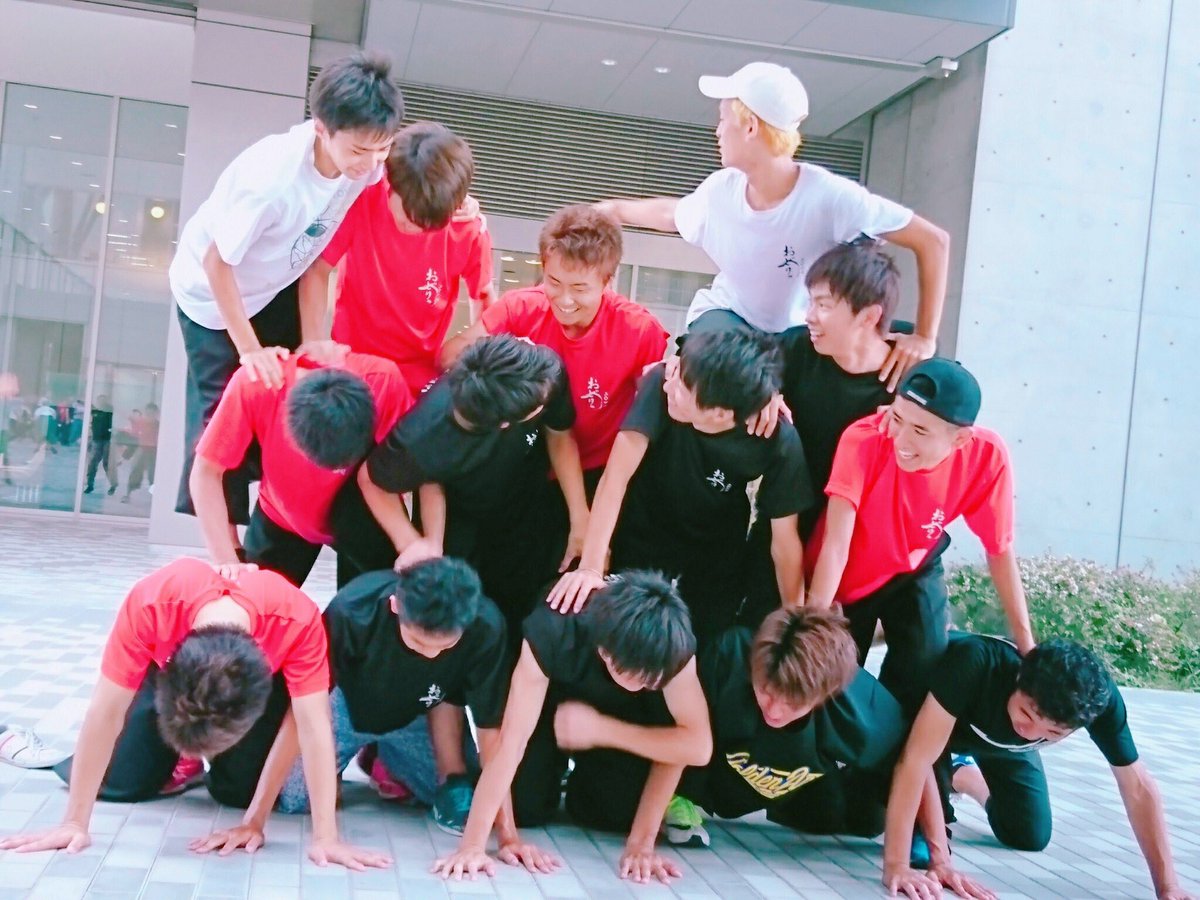 odorits_18's tweet photo. おどりっつのいいところ②
<<<練習楽しい！>>>
3キャンパス合同で練習なので、かなりの大人数で練習を行っています！みんなで体を動かすと日頃の嫌なことも忘れちゃう！練習はずーっと楽しいです😆😆 https://t.co/JdAjsTRUwl
