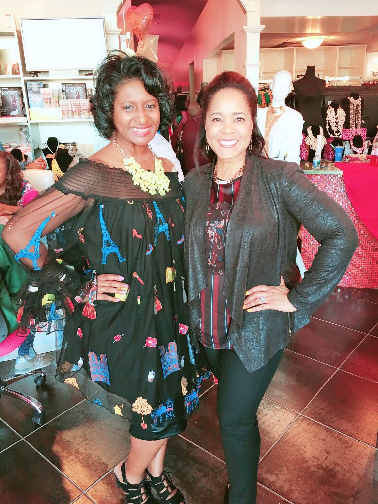 MrsPRProtocol's tweet photo. Always great to see my #PRGirlfriend @nkirby as we support one another #GirlfriendsGratitude!
We had a great time at my @GirlfriendsTea #MeetMe4TeaAt3 #SipAndStyle hosted at #thegshopfashion https://t.co/WPSZT7IK5E