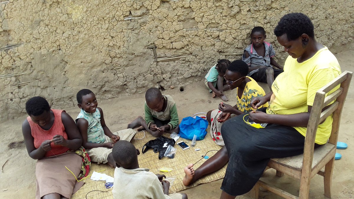 ChristineNalub3's tweet photo. Reaching out to single mother's households in kanungu district, kanyatorogo subcounty, Nyamigoye parish to empower them with hands on skills to improve on household income through alternative sources of income to support Education. #rural women matter. #BTfellow https://t.co/ivxAEstXf8