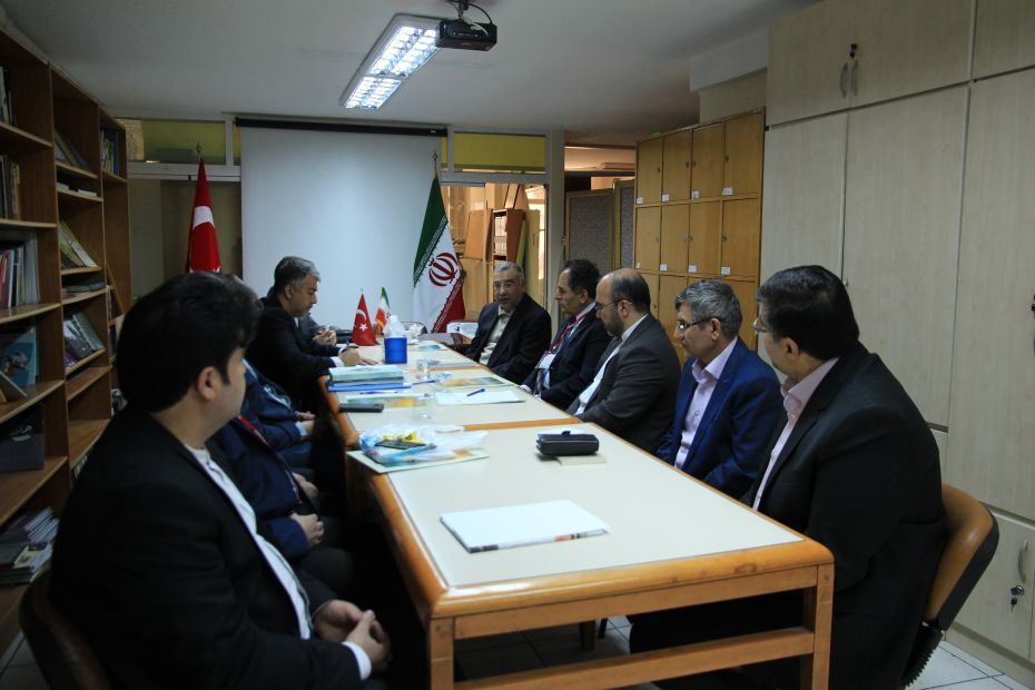 SaadiFoundation's tweet photo. حضور حداد عادل در راس بنیاد سعدی، فرصت مناسبی برای گسترش زبان فارسی است
#بنیادسعدی #فارسی

https://t.co/z1smgUfH1g https://t.co/QXeELL9xPc