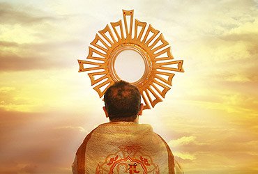 TuMiJesus's tweet photo. "Yo soy el pan de la vida, el que venga a mí, no tendrá hambre, y el que crea en mí, no tendrá nunca sed." #JesúsSacramentado #Adoración #AlimentoDeVida #TumiJesús https://t.co/jC7y2YXG53