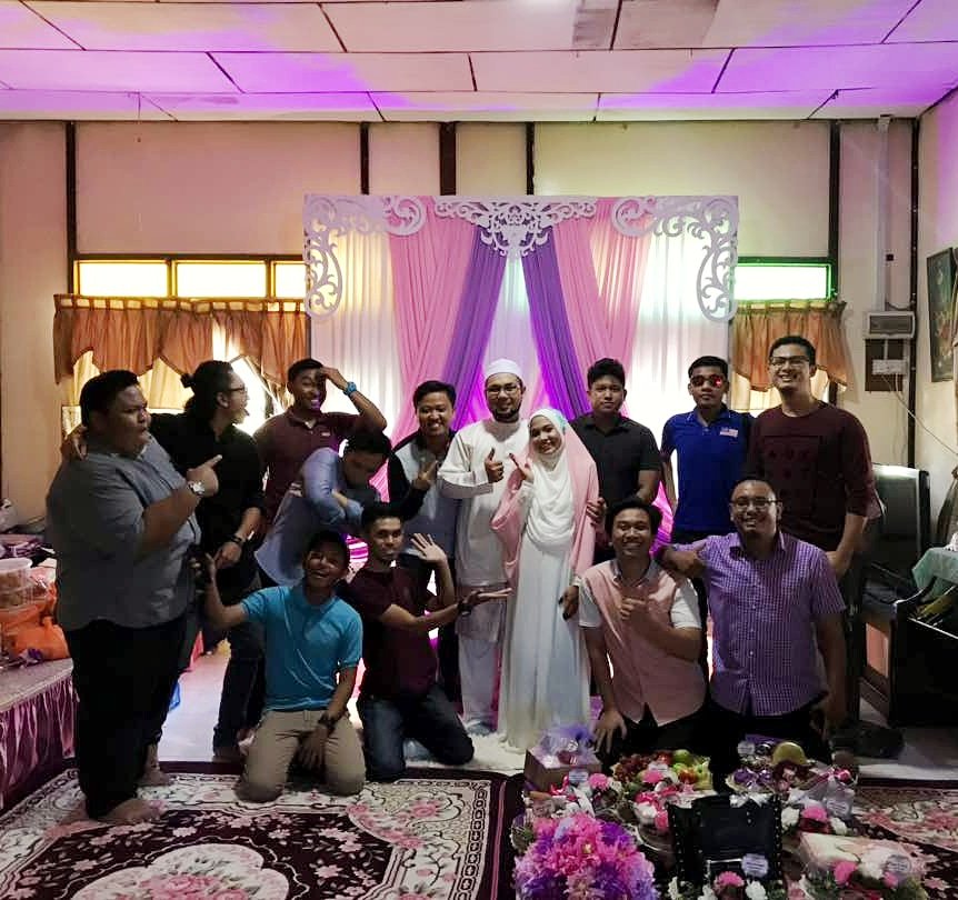 wan_iham's tweet photo. Geng turun semalam, ade yang bawak bunga masing2, next nasi minyak member pulak lah, ngam!
.
#tb
#okayngam
#nakketaknaklepakmamak
#limabelas
#freestyler https://t.co/mr5FSaWNOO