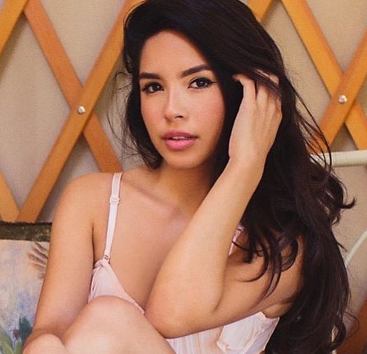 GerardCosmetics's tweet photo. Watch our Instagram story for a special DIY project from @serenadriana 💕🥥🌴Shop the link in our bio for new Mothers Day bundles! The perfect gifts for the ladies in your life #gerardcosmetics #mothersday #instagramstory #diy #diybodyscrub https://t.co/enIovTnkbg