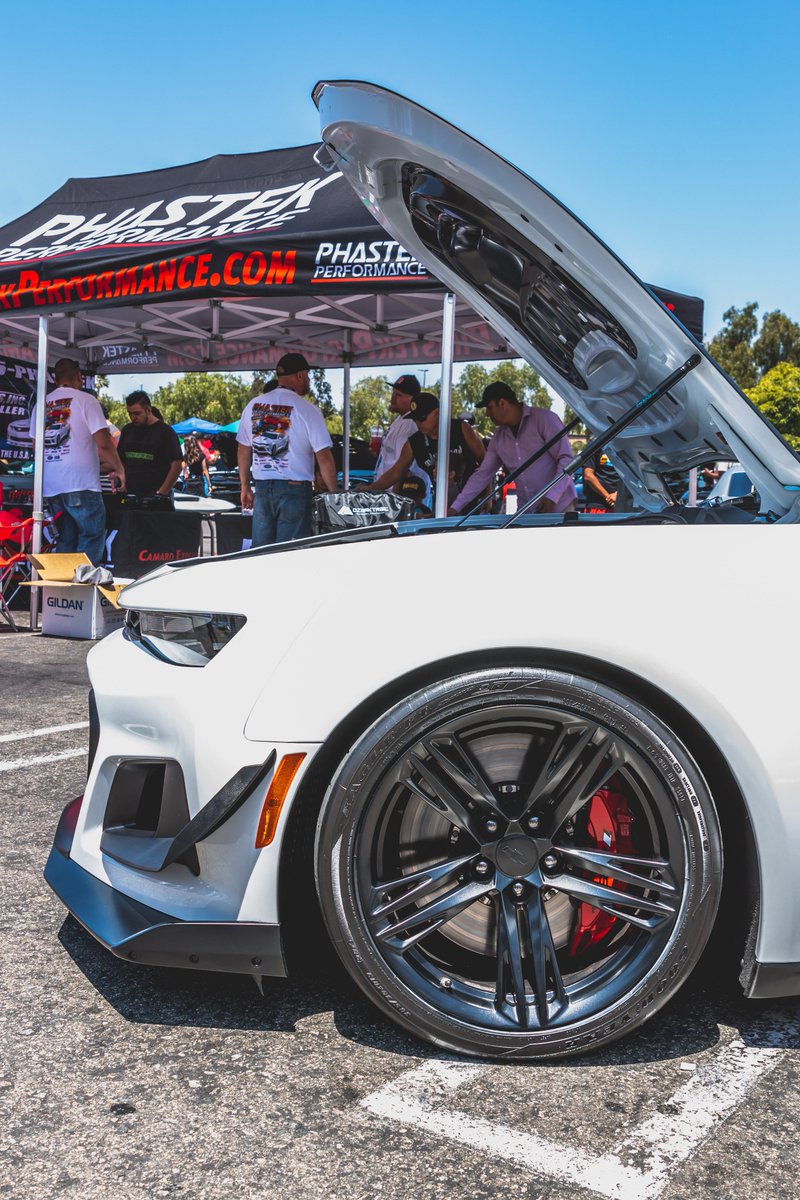 TheRogueAce's tweet photo. #camarocon was such a blast so many great cars and I got to meet the one of my all-time favorite youtuber @JayzTwoCents and his beast #ellie Here is a little sample. https://t.co/8GF9Q9Htkg