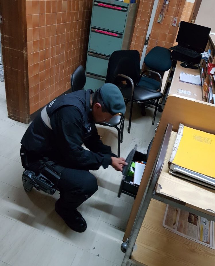 mariuxi_news's tweet photo. FALSA ALARMA | especialistas del #GIR realizaron un barrido visual, técnico y sistemático en el Hospital San Vicente de Paúl, #Ibarra, #descartando la alerta de artefacto explosivo. @PoliciaEcuador https://t.co/PF5xYQ3EB6