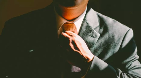 FastCompany's tweet photo. When it comes to successful entrepreneurs, 40 is the new 20 https://t.co/2AWCbq3bTs https://t.co/bkLFH0zxAm