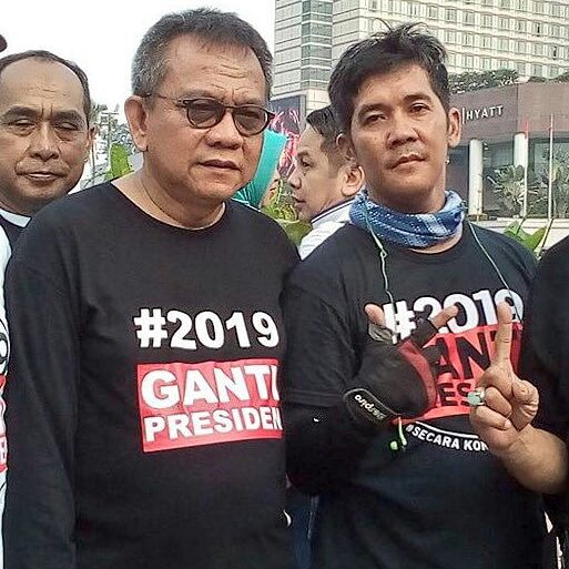 4Y4NKZ's tweet photo. Terungkap, Achmadi Achdiar Pelaku Persekusi Ibu Susi Ferawati Di Car Free Day Ternyata Karyawan Di Perusahaan Asing Non Muslim. https://t.co/3LFquzDzZ2