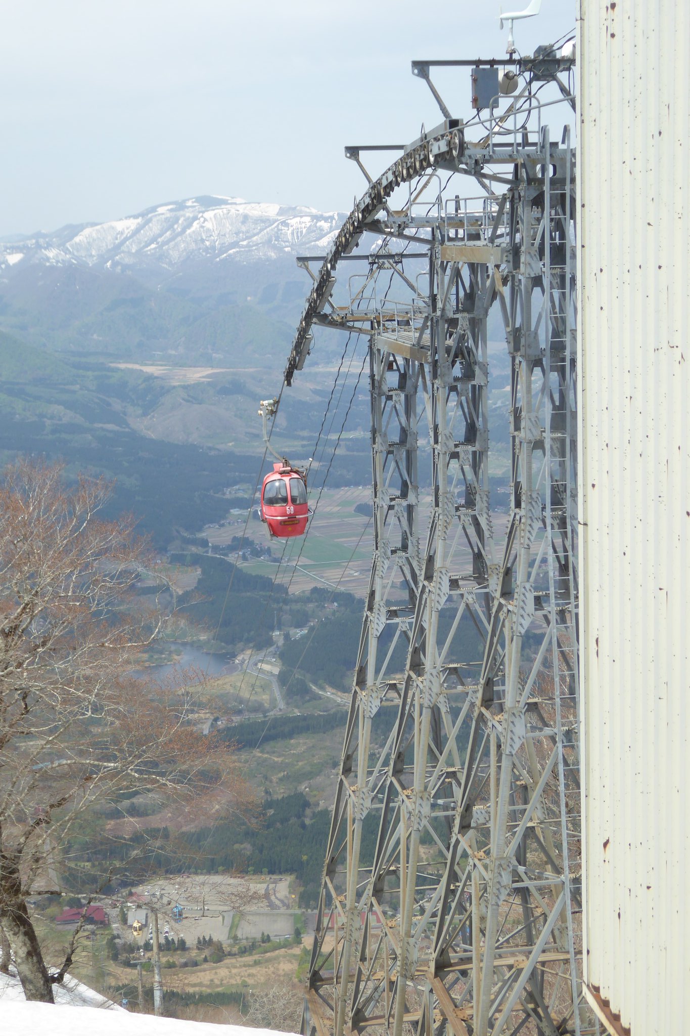 東北大学鉄道研究会 On Twitter: "索道だって鉄道だ！ というわけで、鳴子温泉はオニコウベスキー場のゴンドラ「テレキャビン」で空中散歩などしておりました  Https://T.co/0D9Xuboime" / Twitter