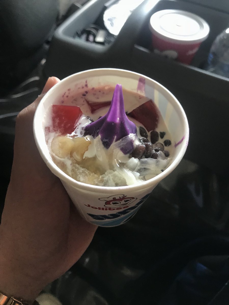 kimpoyfeliciano's tweet photo. HALO HALO SUNDAE sa Jollibee??? WHAT?! 😱😍 Bakit hindi ko to alam??? 😭😂 MY LIFE IS COMPLETE!! ❤️❤️ https://t.co/BlveQGZ7Bd
