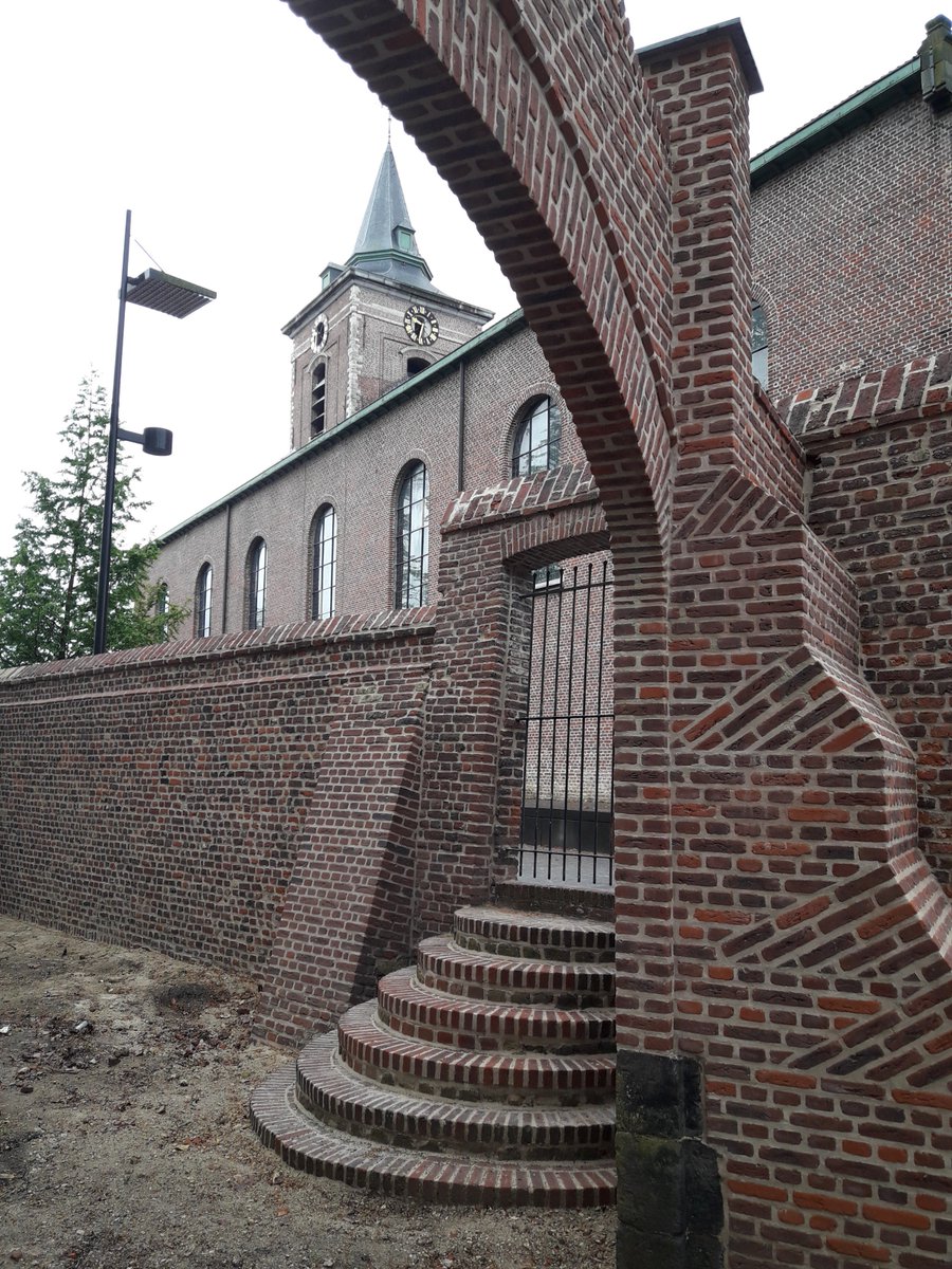 secretaris_8770's tweet photo. Dank @vioe en #MonumentGroup
#restoringtheglory
@ingelmunster restauratie kasteelmuur afgerond met bijzonder geslaagd resultaat 👍 https://t.co/dlm5tKGThh